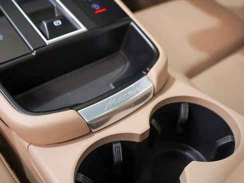 Used 2022 Porsche Macan image 34