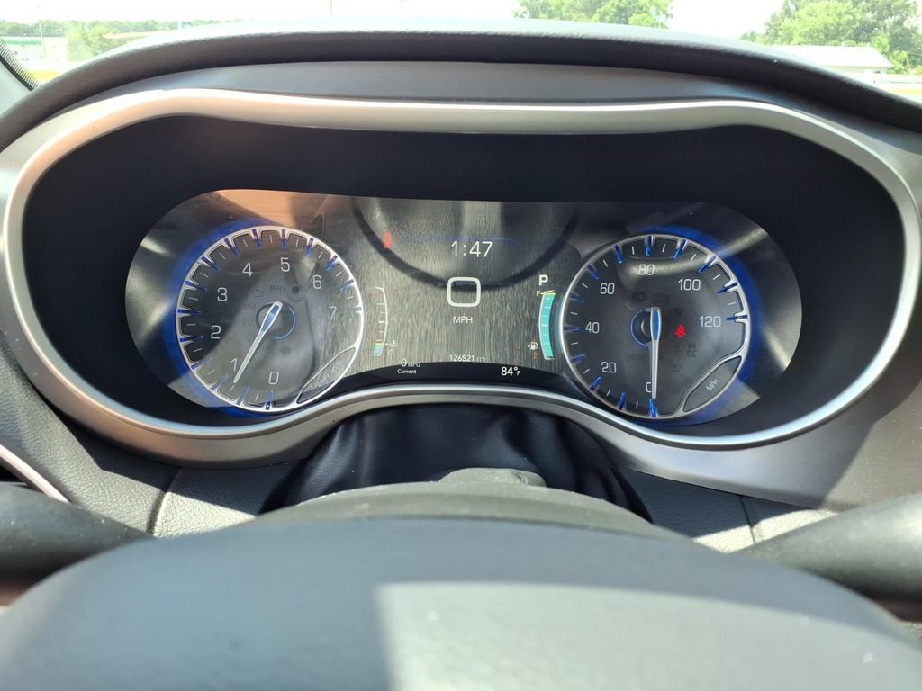 Used 2022 Chrysler Pacifica Touring-L FWD image 8