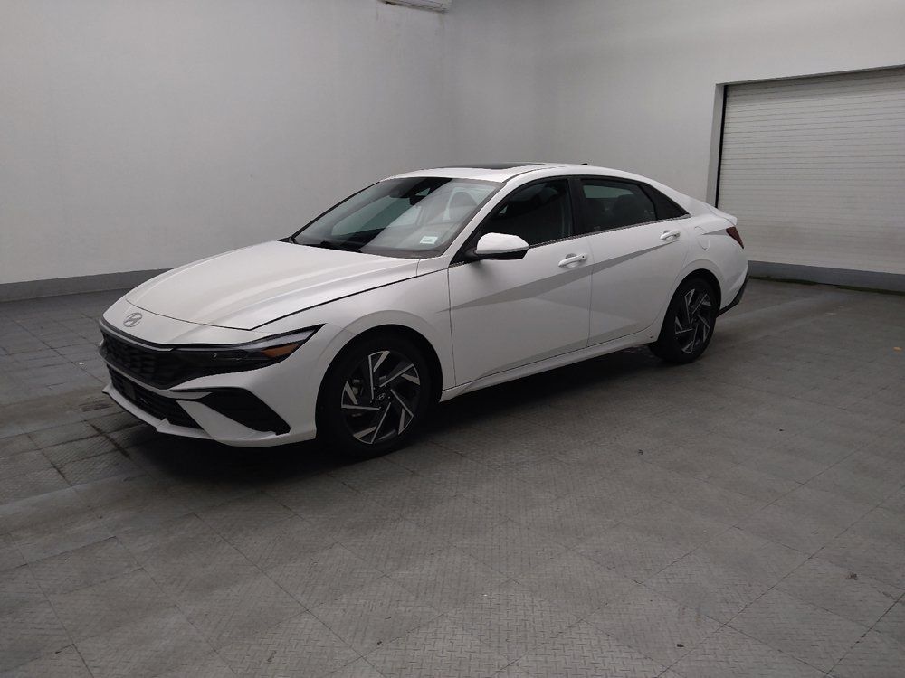 Used 2025 Hyundai Elantra SEL FWD image 2