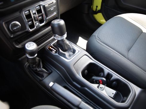 Used 2023 Jeep Wrangler Unlimited w/ Sun & Screen Package AWD/4WD image 16
