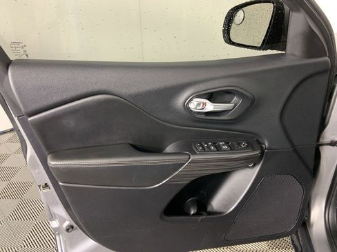 Used 2016 Jeep Cherokee Limited image 23