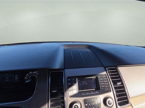 Used 2018 Ford Taurus SE image 9