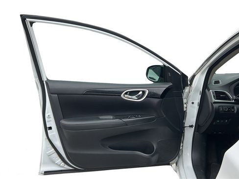 Used 2017 Nissan Sentra SV w/ Driver's Assist Package image 29