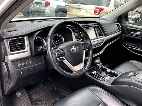 Certified 2019 Toyota Highlander XLE AWD/4WD image 17