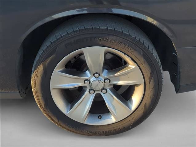 Used 2018 Dodge Challenger SXT RWD image 6