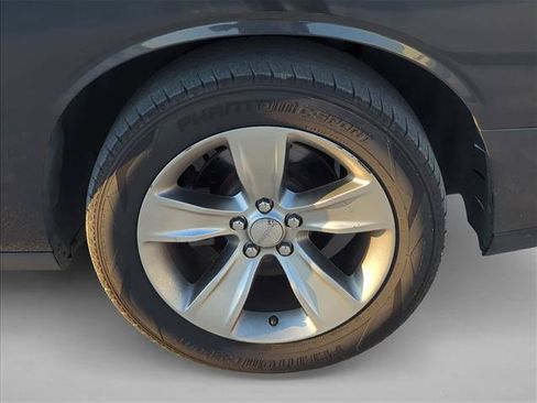 Used 2018 Dodge Challenger SXT RWD image 6