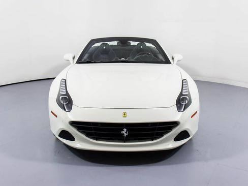 Certified 2017 Ferrari California T image 15