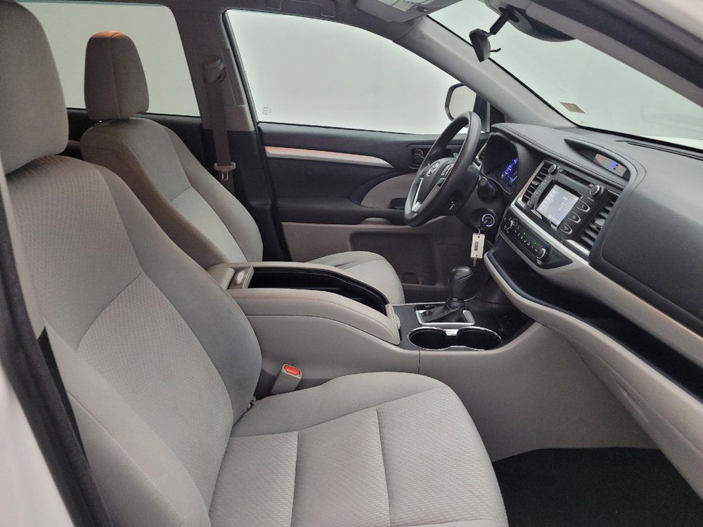 Used 2018 Toyota Highlander LE FWD image 21