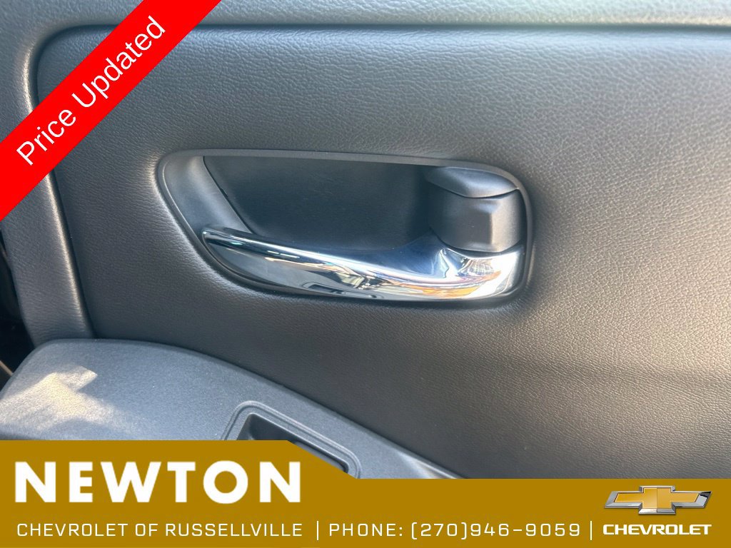 Used 2025 Nissan Frontier 2WD Crew Cab image 31