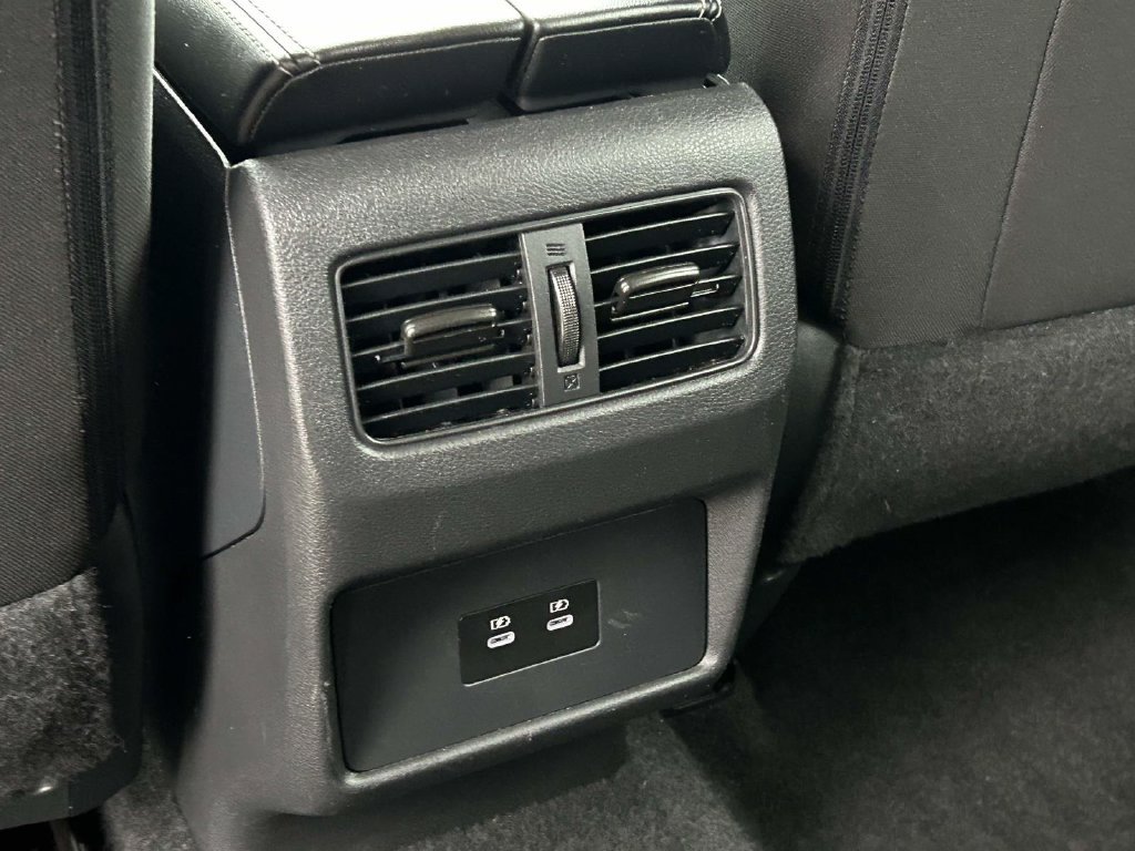 Used 2025 Nissan Rogue SV FWD image 11