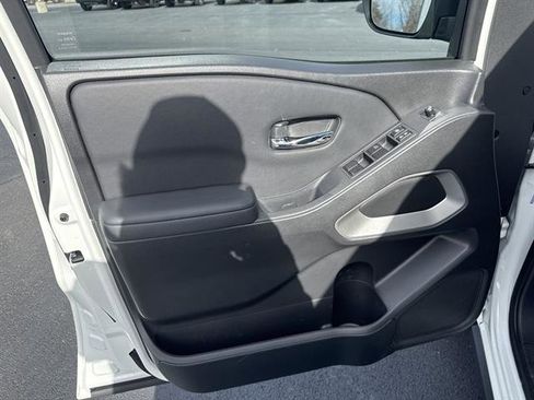 Used 2022 Nissan Frontier SV image 10