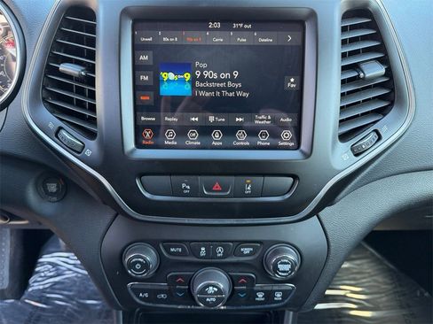 Used 2021 Jeep Cherokee Latitude Lux w/ Comfort/Convenience Group image 19