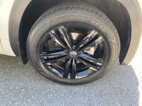 Certified 2023 Volkswagen Atlas SEL R-Line AWD/4WD image 36