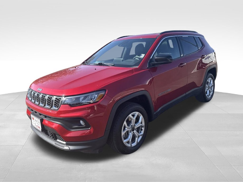 Certified 2025 Jeep Compass Latitude w/ Sun & Sound Group AWD/4WD image 8