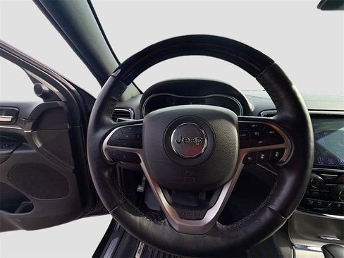 Used 2019 Jeep Grand Cherokee Overland w/ Jeep Active Safety Group image 11