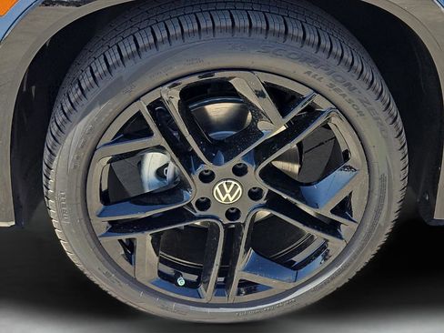 New 2026 Volkswagen Tiguan SE R-Line FWD image 8