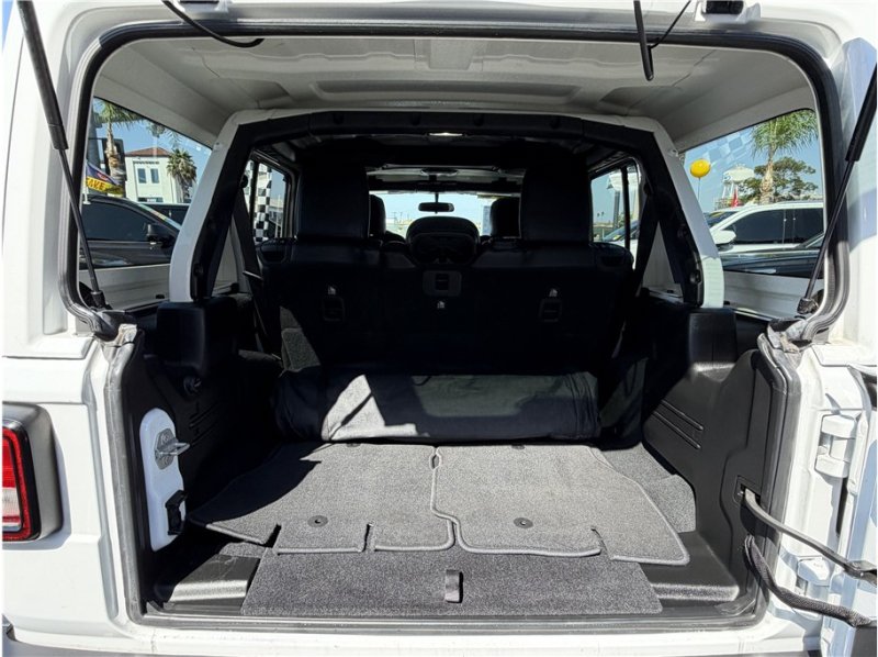 Used 2018 Jeep Wrangler Unlimited Rubicon AWD/4WD image 26