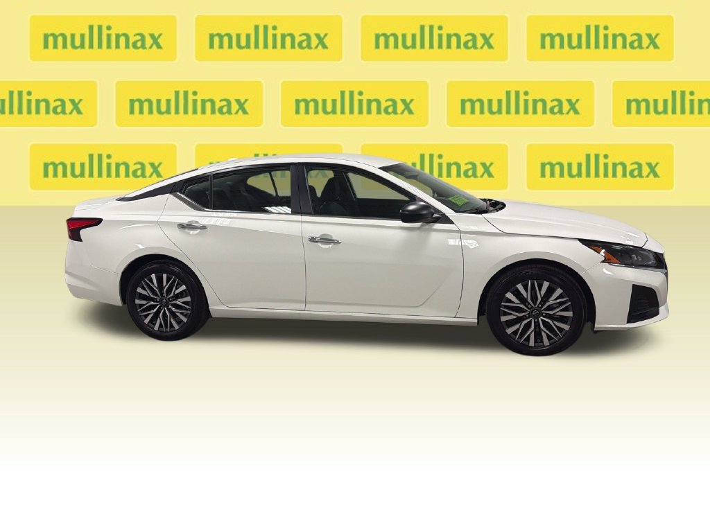 Used 2025 Nissan Altima 2.5 SV FWD image 20