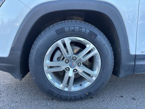 Used 2024 GMC Terrain SLE image 6