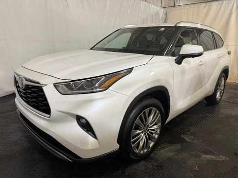 Used 2023 Toyota Highlander Platinum image 1