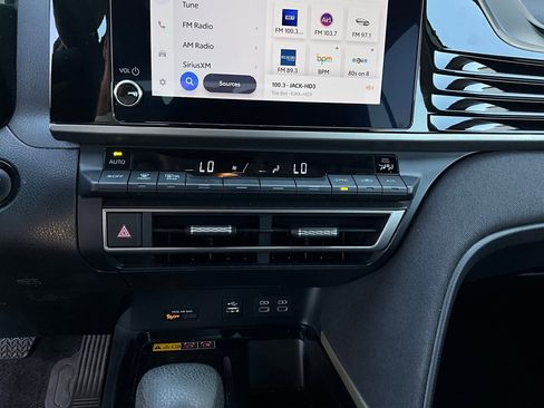 Used 2025 Toyota Camry LE image 24