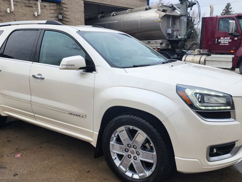 Used 2015 GMC Acadia Denali image 3