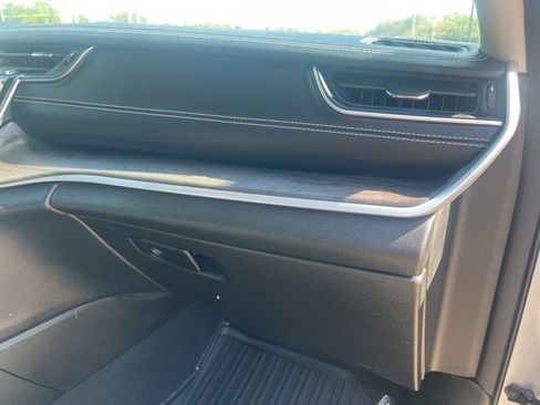 Used 2024 Jeep Grand Cherokee Limited w/ Black Appearance Package image 66