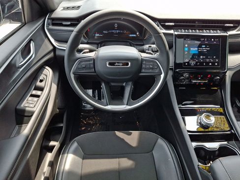 Certified 2023 Jeep Grand Cherokee Altitude AWD/4WD image 10