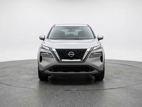 Used 2025 Nissan Rogue SV FWD image 2