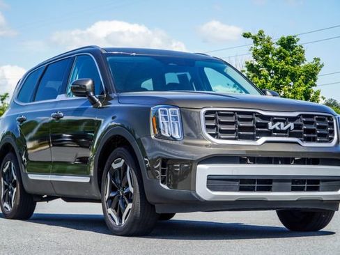 Used 2025 Kia Telluride S FWD image 5