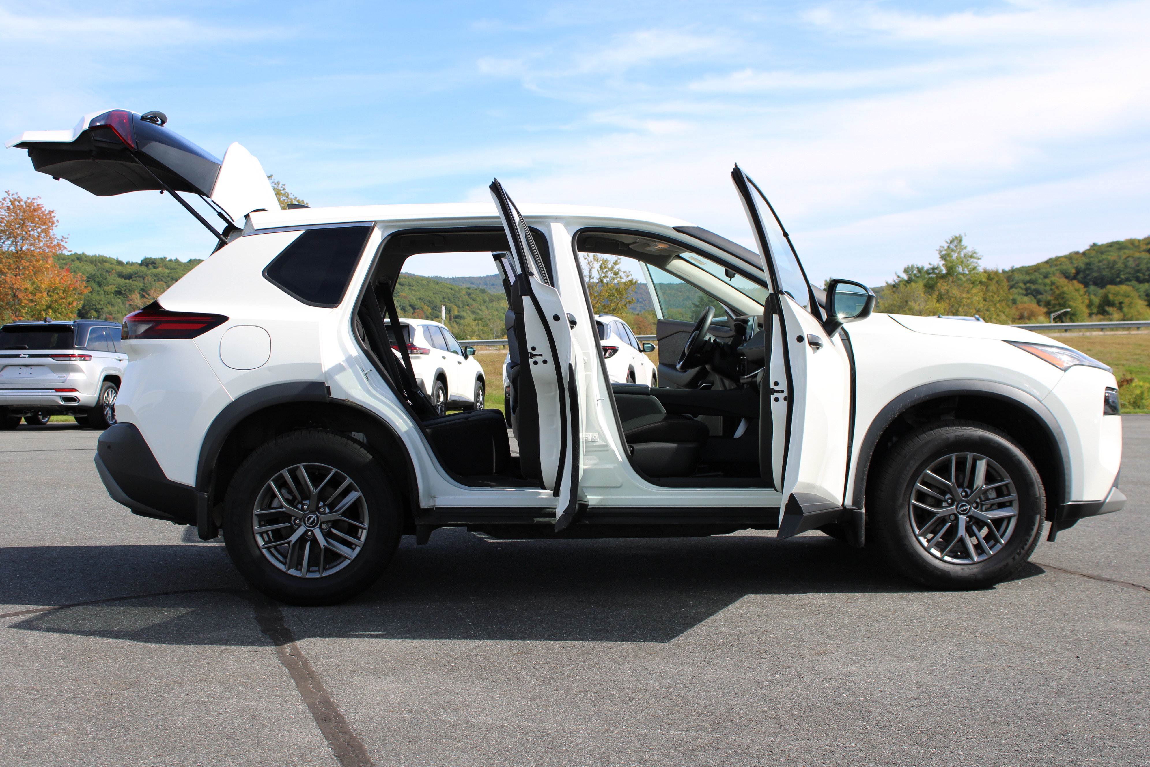 Used 2023 Nissan Rogue S AWD/4WD image 15