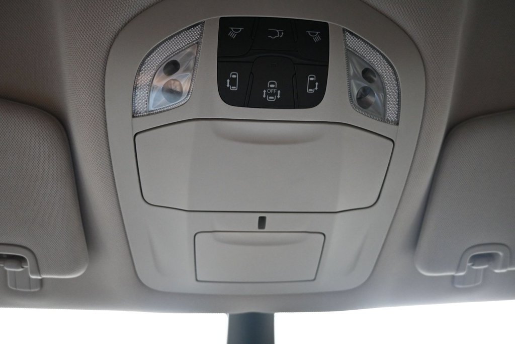 Used 2023 Chrysler Pacifica Touring-L FWD image 14