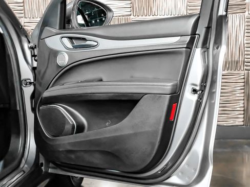 Used 2018 Alfa Romeo Stelvio Ti AWD/4WD image 45