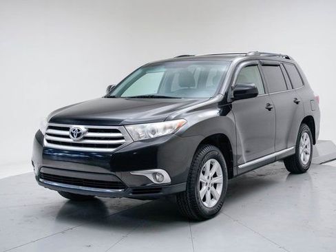 Used 2013 Toyota Highlander SE image 1