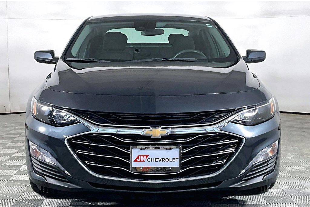 Used 2021 Chevrolet Malibu LT FWD image 2