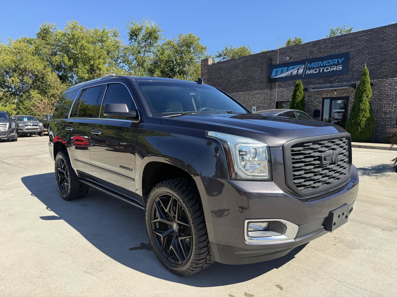 Used 2018 GMC Yukon Denali w/ Denali Ultimate Package AWD/4WD image 2