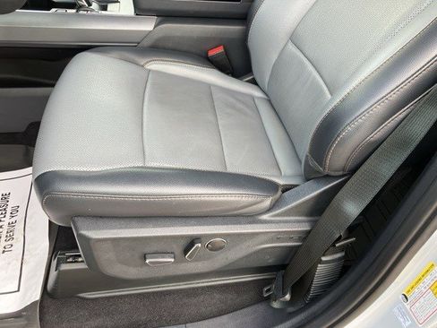 Used 2025 Ford F150 Lightning Lariat image 14