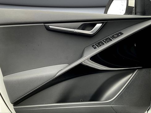 Used 2023 Kia Niro EX image 19