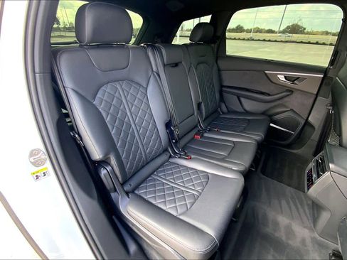 Used 2025 Audi SQ7 Premium Plus w/ Executive Package image 17