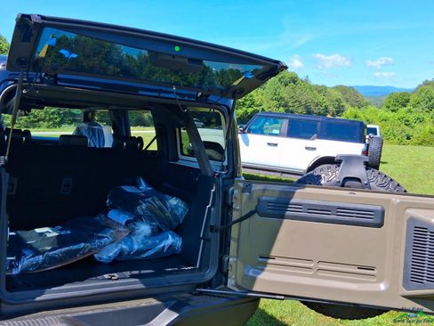 New 2026 Ford Bronco Badlands w/ Sasquatch Package AWD/4WD image 14
