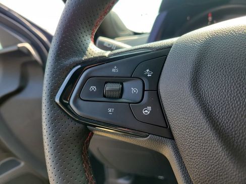 Used 2025 Chevrolet Trax RS w/ Sunroof Package FWD image 28