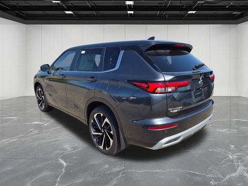 New 2025 Mitsubishi Outlander SE AWD/4WD image 3
