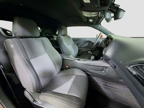 Used 2017 Dodge Challenger R/T image 25