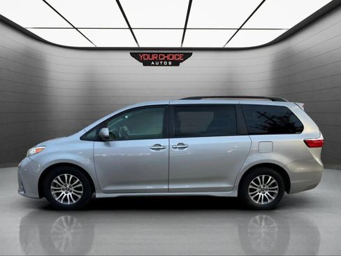 Used 2018 Toyota Sienna image 2