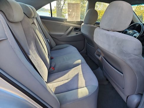 Used 2010 Toyota Camry SE image 12