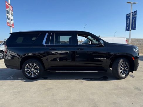 Used 2023 Chevrolet Suburban LT w/ Luxury Package RWD image 11