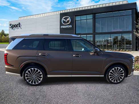 Used 2026 Hyundai Palisade Calligraphy image 2