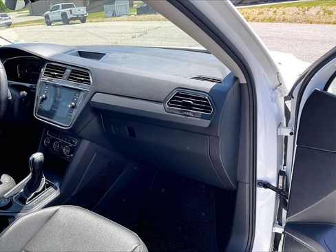 Used 2020 Volkswagen Tiguan SEL AWD/4WD image 13