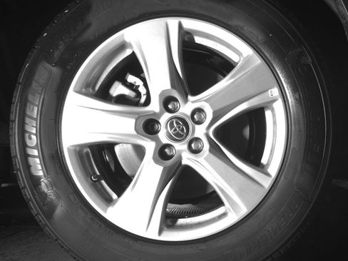 Used 2025 Toyota Highlander LE image 15