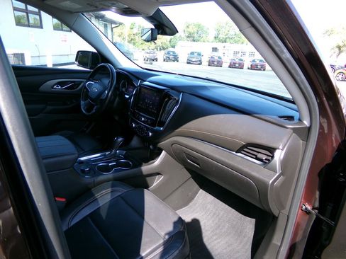 Used 2020 Chevrolet Traverse LT w/ LT Premium Package AWD/4WD image 56